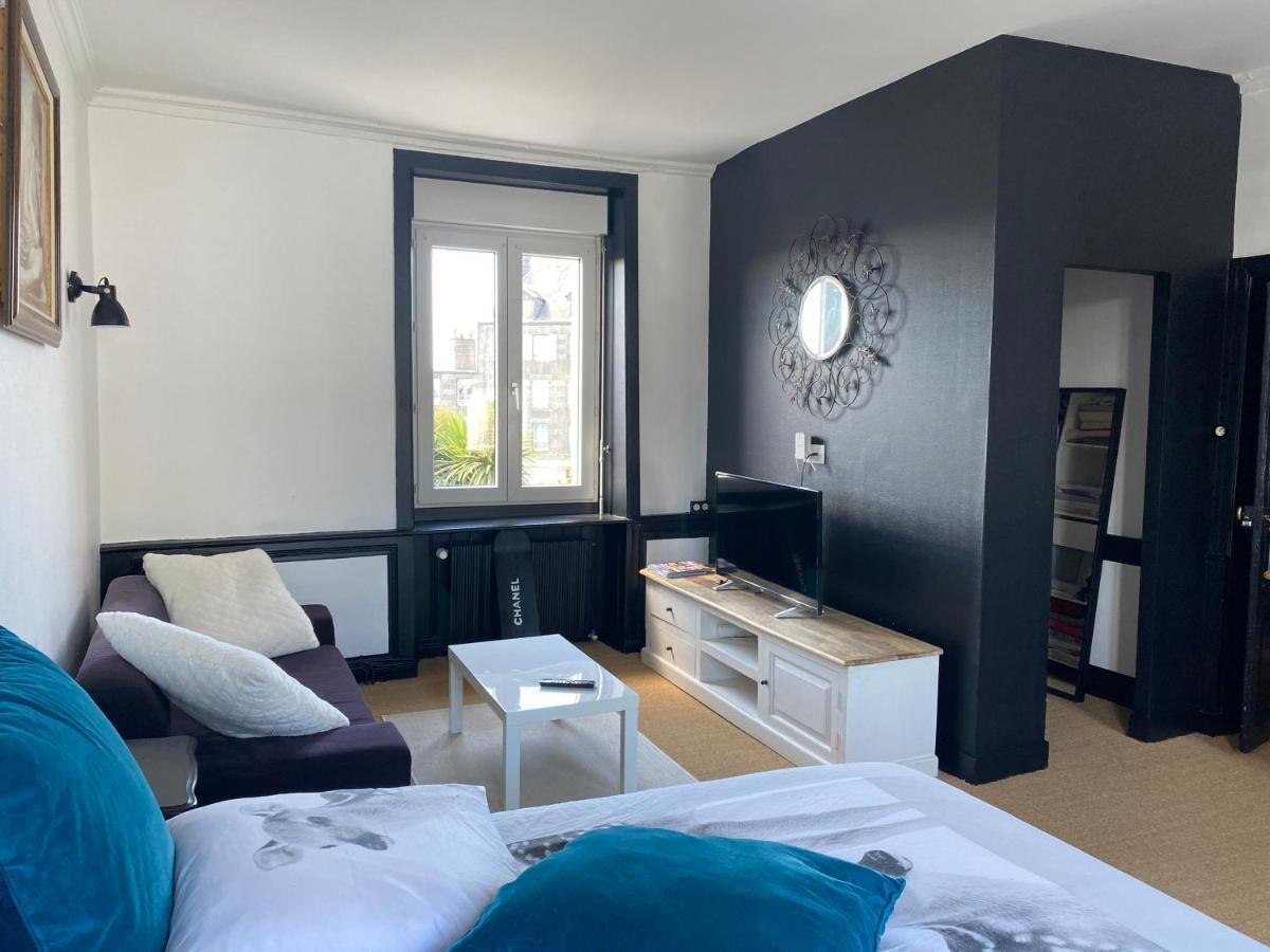 Chambre Spacieuse Dans Maison Renovee Granville Exterior photo